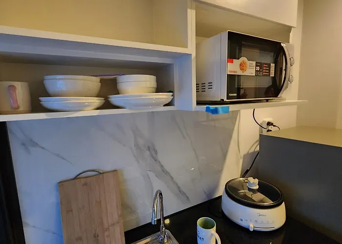 A3508 Monthly Skytrain Minutes Away Full Kitchen And Bath! * Bangkok