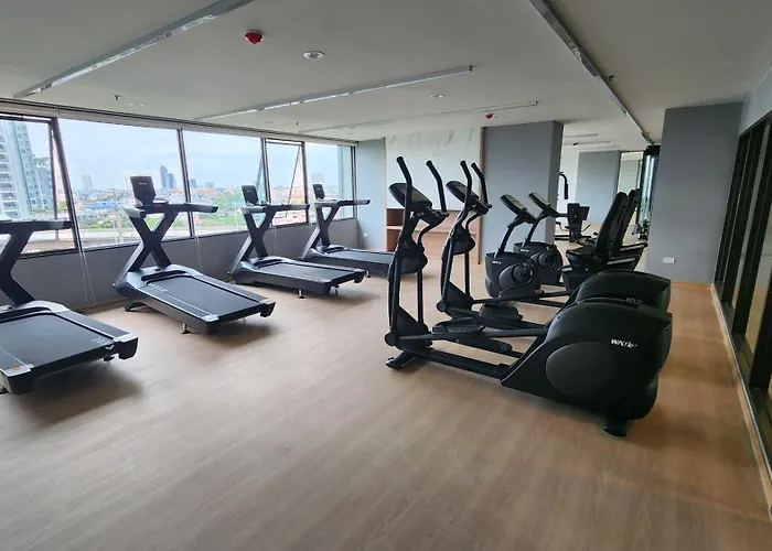 A3508 Monthly Skytrain Minutes Away Full Kitchen And Bath! Apartment *