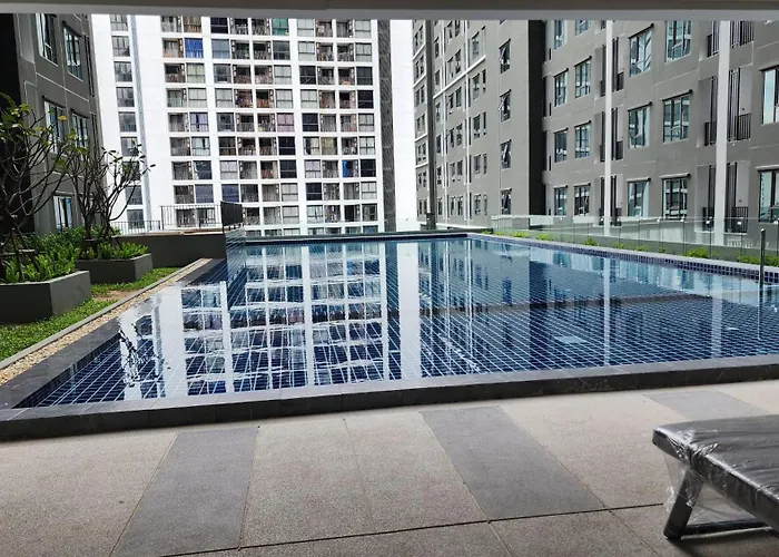 Apartment A3508 Monthly Skytrain Minutes Away Full Kitchen And Bath!