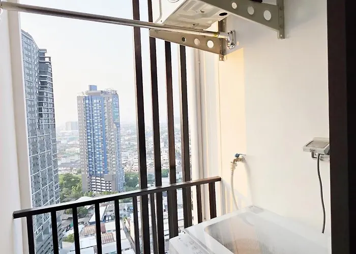 Apartment A3508 Monthly Skytrain Minutes Away Full Kitchen And Bath!