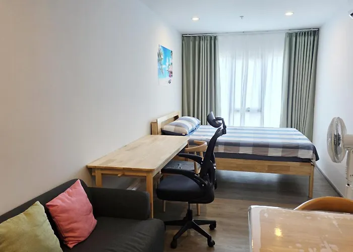 A3508 Monthly Skytrain Minutes Away Full Kitchen And Bath! Apartment