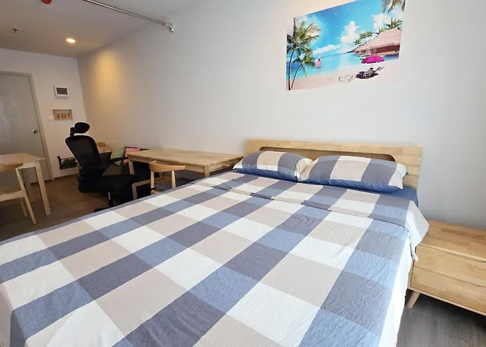 A3508 Monthly Skytrain Minutes Away Full Kitchen And Bath! Bangkok