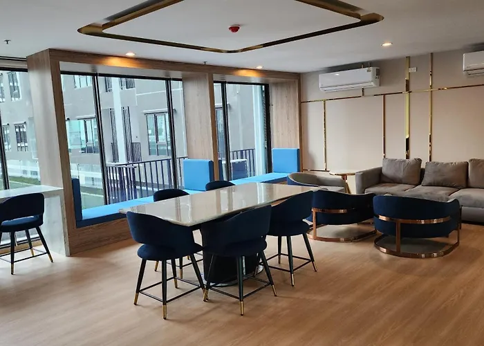 Apartment A3508 Monthly Skytrain Minutes Away Full Kitchen And Bath! Bangkok