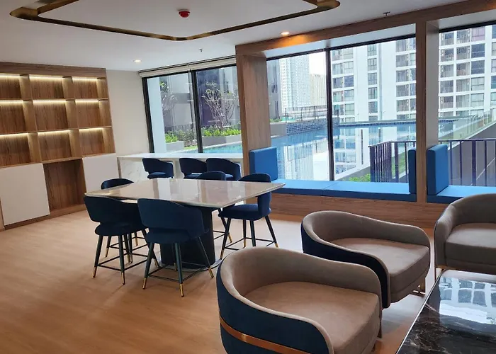 Apartment A3508 Monthly Skytrain Minutes Away Full Kitchen And Bath! *